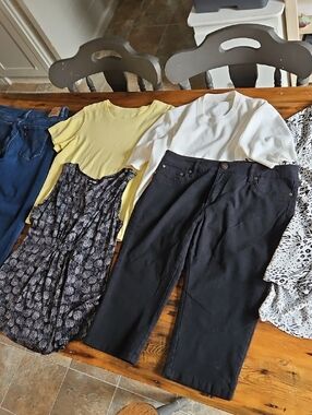 #2 Building Block Bundle Levis Red Tab Sz 14, BLACK stretch Capri Sz 12 +4 tops